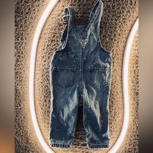 Osh Kosh B’gosh Baby girl overalls with snaps on the legs. Size 12 months